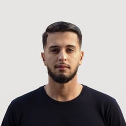 يونس — مؤسس مُشَيِّد